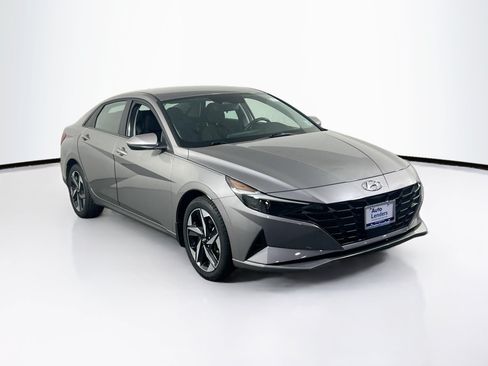 Used 2023 Hyundai Elantra SEL w/ Convenience Package FWD image 3