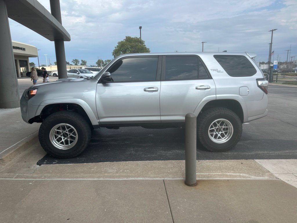 Used 2022 Toyota 4Runner TRD Off-Road Premium AWD/4WD image 2