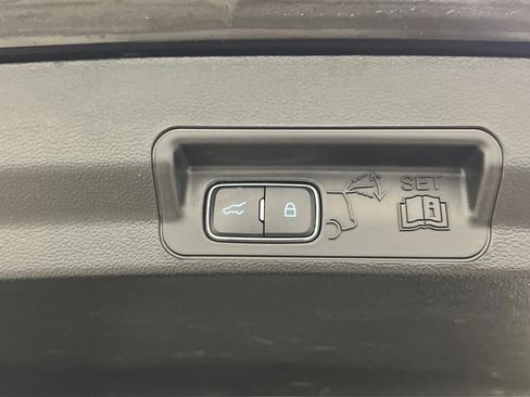 Used 2023 Ford Explorer XLT AWD/4WD image 16