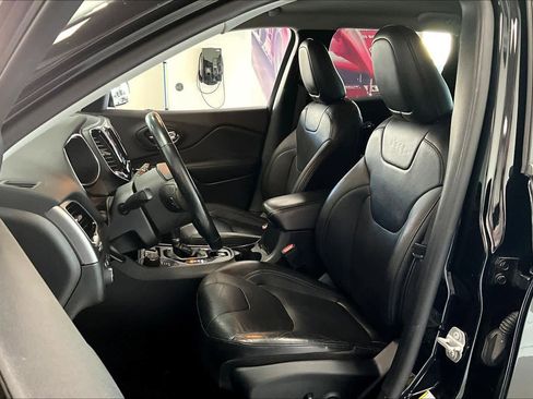 Used 2020 Jeep Cherokee Limited image 10