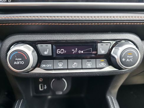 Used 2019 Nissan Kicks SR w/ SR Premium Package FWD image 35