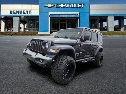 Used 2018 Jeep Wrangler Unlimited Sport S AWD/4WD image 2