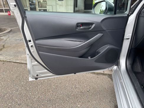 Used 2025 Toyota Corolla LE FWD image 18