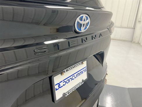 Used 2024 Toyota Sienna XLE image 27