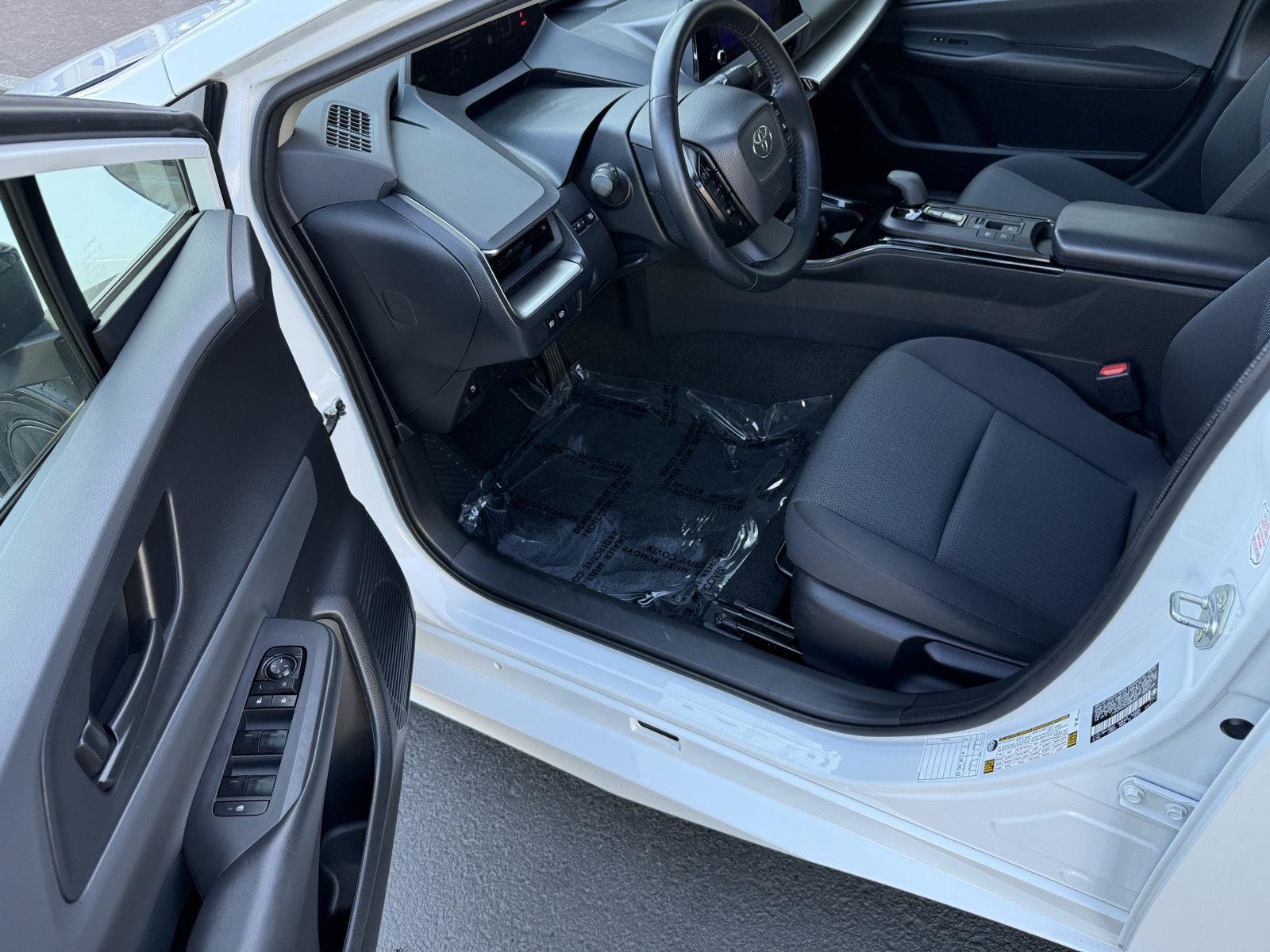 Certified 2025 Toyota Prius LE FWD image 11
