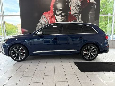 Used 2023 Audi SQ7 Prestige AWD/4WD image 2