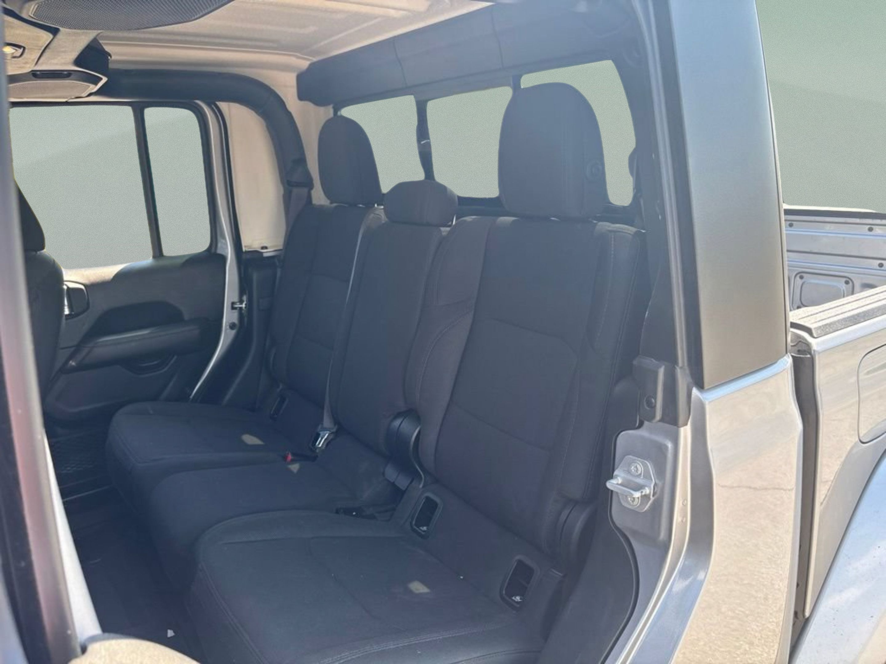 Used 2020 Jeep Gladiator Overland AWD/4WD image 19