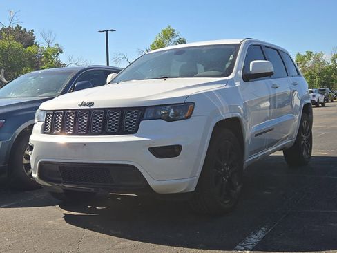 Used 2018 Jeep Grand Cherokee Altitude AWD/4WD image 1