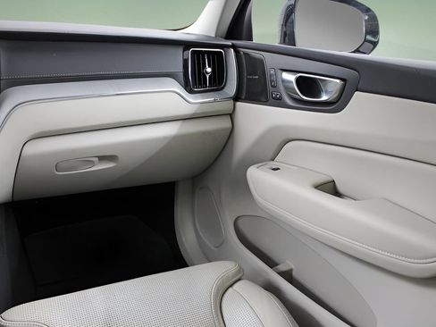 Certified 2025 Volvo XC60 B5 Ultra w/ Protection Package Premier AWD/4WD image 20
