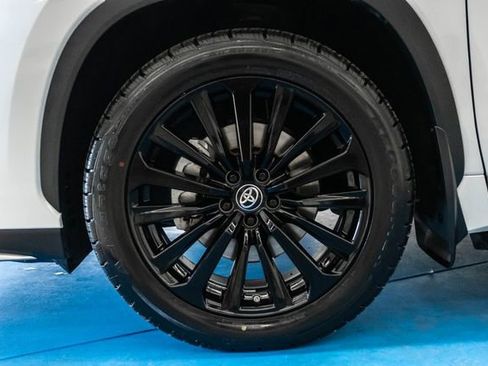 Used 2024 Toyota Highlander XSE image 2