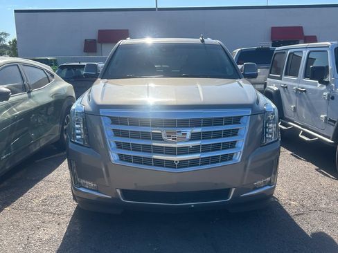Used 2019 Cadillac Escalade Luxury w/ LPO, Radiant Package AWD/4WD image 3