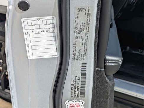 Used 2024 Jeep Grand Cherokee L Laredo image 38