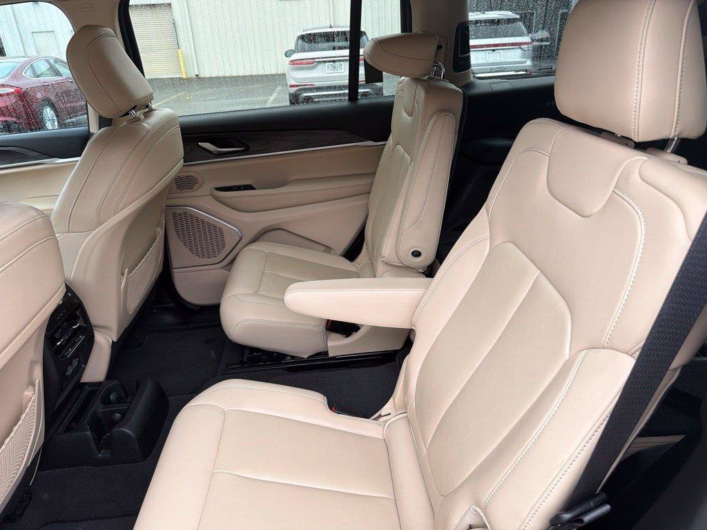 Used 2022 Jeep Grand Cherokee L Limited RWD image 9