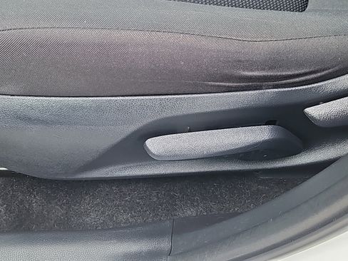 Used 2019 Toyota RAV4 LE image 10