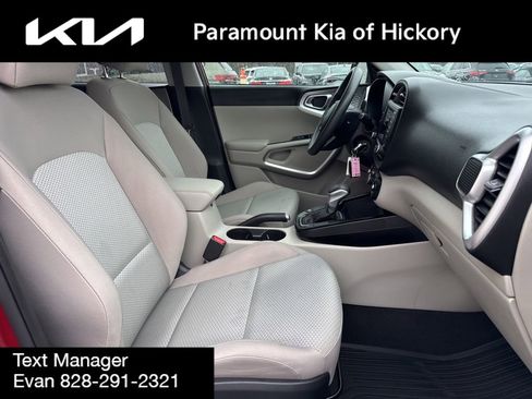 Used 2022 Kia Soul LX image 28