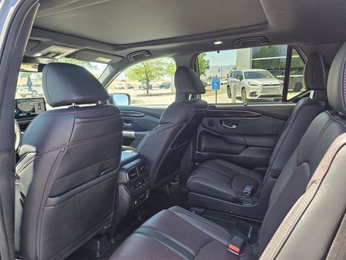 Used 2025 Honda Pilot Black Edition image 15