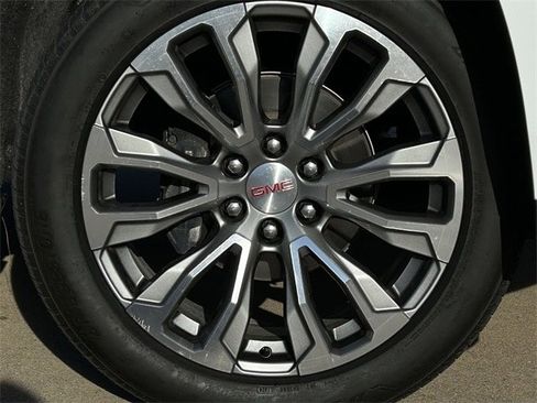 Used 2021 GMC Yukon XL Denali w/ Denali Premium Package image 11