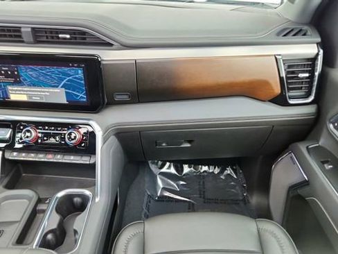 Used 2025 GMC Sierra 3500 Denali w/ Denali Reserve Package image 39