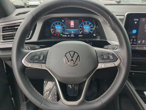 Certified 2024 Volkswagen Atlas Cross Sport SE FWD image 30