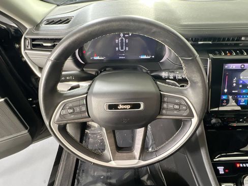 Used 2022 Jeep Grand Cherokee Limited image 11