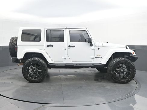 Used 2015 Jeep Wrangler Unlimited Sahara w/ Connectivity Group AWD/4WD image 8