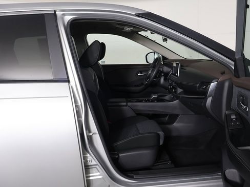 Used 2023 Nissan Rogue SV image 27