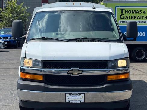 Used 2019 Chevrolet Express 3500 w/ Power Convenience Package RWD image 3