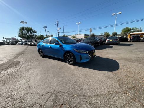 Used 2025 Nissan Sentra SV FWD image 2