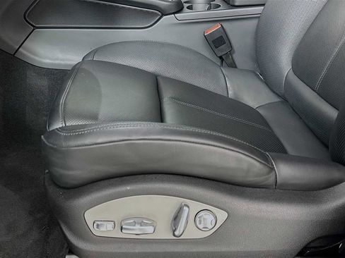 Used 2026 Porsche Macan image 12