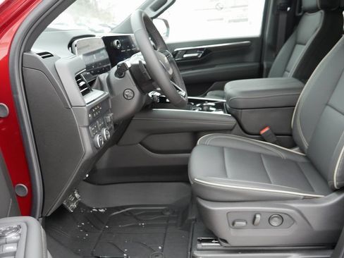 New 2026 Chevrolet Suburban Premier AWD/4WD image 7
