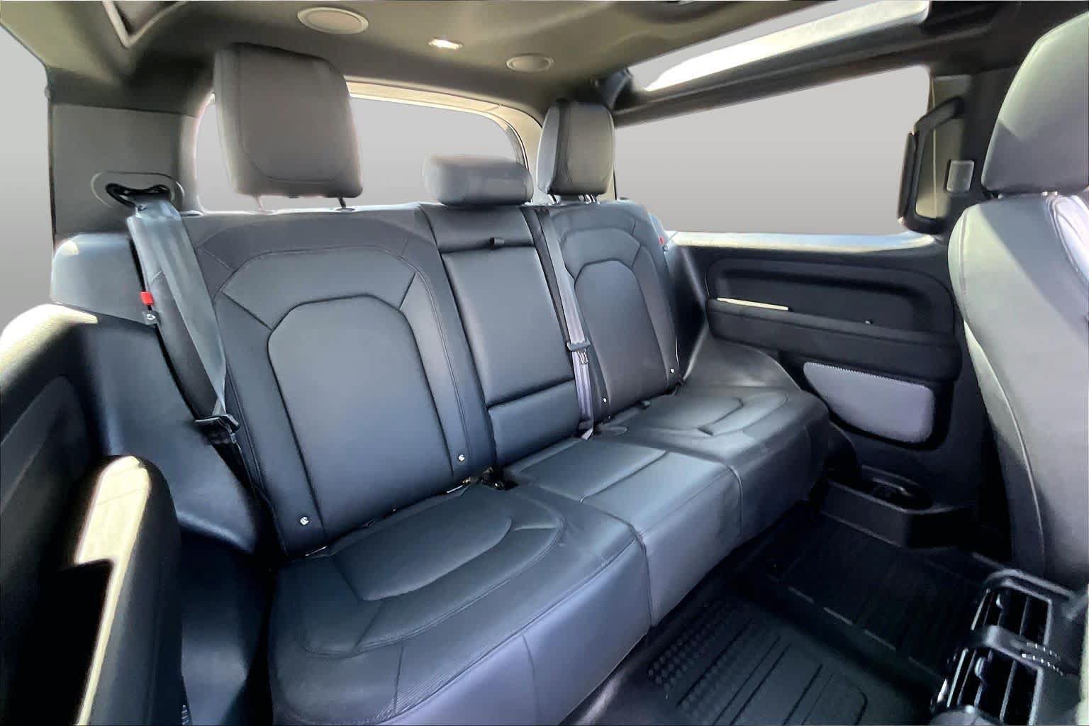 Used 2024 Land Rover Defender 90 X-Dynamic SE AWD/4WD image 16
