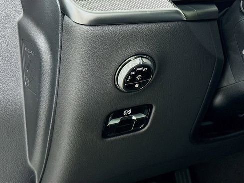 Used 2026 Mercedes-Benz GLC 300 4MATIC image 11