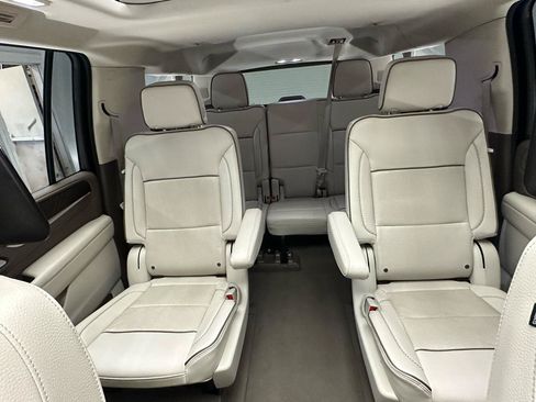 Used 2024 GMC Yukon XL Denali w/ Denali Reserve Package AWD/4WD image 29