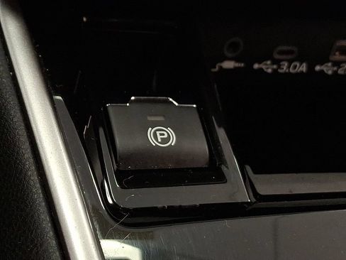 Used 2024 Subaru Outback Premium AWD/4WD image 24
