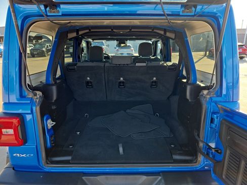 Used 2024 Jeep Wrangler Unlimited Sahara AWD/4WD image 28