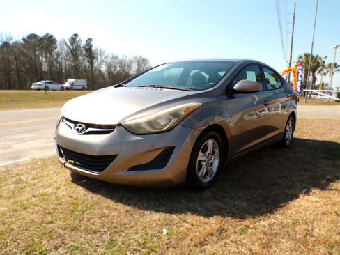 Used 2014 Hyundai Elantra SE image 4