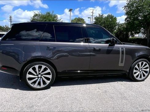Used 2025 Land Rover Range Rover Long Wheelbase SE image 4