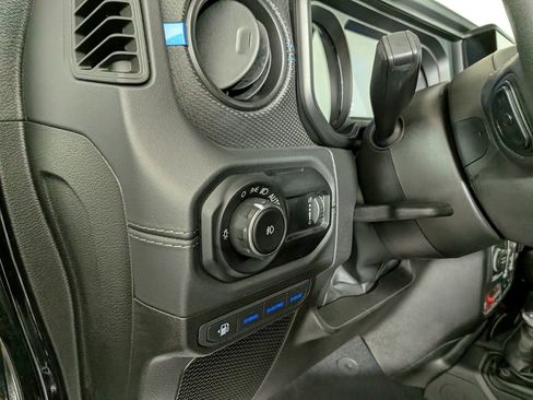 Certified 2025 Jeep Wrangler Unlimited Rubicon 4xe w/ Convenience Group AWD/4WD image 18