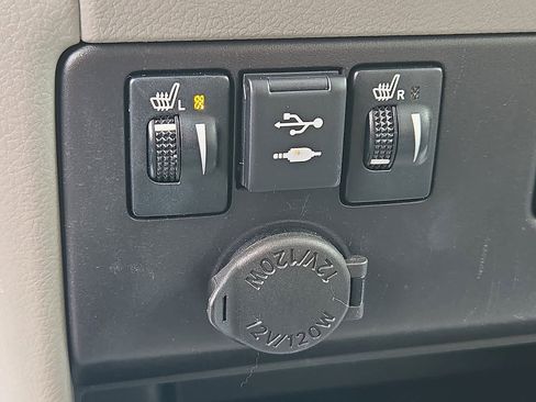 Used 2018 Toyota Sienna XLE image 26