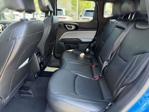 Used 2025 Jeep Compass Limited w/ Sun & Sound Group AWD/4WD image 18