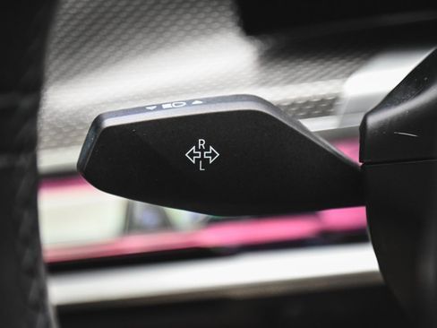 Used 2023 BMW 760i xDrive image 31