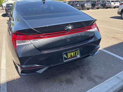 Used 2023 Hyundai Elantra Limited image 9
