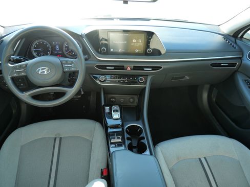 Used 2022 Hyundai Sonata SE w/ Preferred Accessory Package image 10
