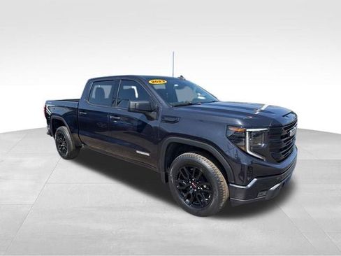 Used 2023 GMC Sierra 1500 Elevation AWD/4WD image 3