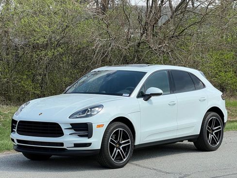 Certified 2020 Porsche Macan image 1