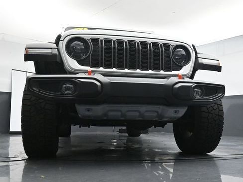 Used 2024 Jeep Gladiator Mojave w/ Technology Group AWD/4WD image 24