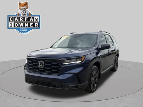 Used 2025 Honda Pilot Sport image 1