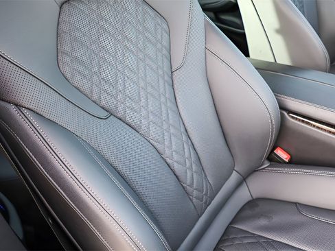 Used 2023 BMW 530i w/ Executive Package image 26