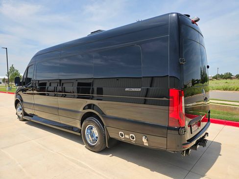 Used 2019 Mercedes-Benz Sprinter 3500 image 10