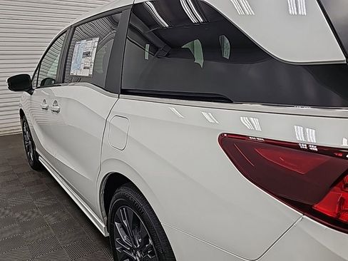 New 2026 Honda Odyssey Touring image 6